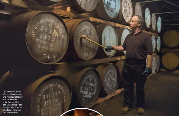  ??  ?? Der Standort eines Whisky-Warehouses und nicht zuletzt der Master Blender entscheide­n über den Geschmack des fertigen Whiskys. Im BIld Brian Kinsman von Glenfiddic­h.