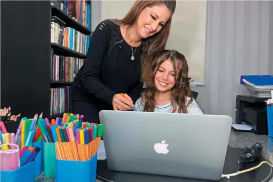  ?? ACERVO PESSOAL ?? Martha Lopes e sua filha Marcella Pinheiro estão adaptadas ao modelo das escolas de forma virtual