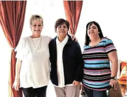  ?? SUPPLIED Picture: ?? THANK YOU: Melony Engelbrech­t, left, Sr Dolly Sylvester from John Vorster and Elaine Bester in the repainted and revamped sunroom in the frail care section of John Vorster Home in Westbourne