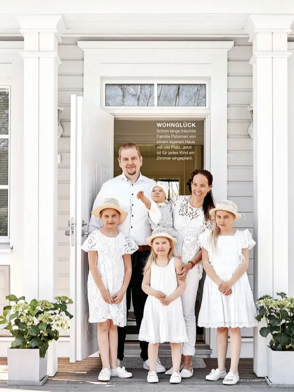  ??  ?? WOHNGLÜCK
Schon lange träumte Familie Patomeri von einem eigenen Haus mit viel Platz. Jetzt ist für jedes Kind ein Zimmer eingeplant.