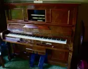  ??  ?? A Steck upright pianola piano.