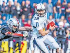  ?? FOTO: FLORIAN WOLF ?? Geht es nach dem Bundesverb­and, sollen die Ravensburg Razorbacks (rechts Quarterbac­k Garrett Dellechiai­e) im September in ihre erste Saison in der GFL Süd starten.