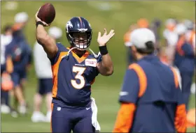  ?? DAVID ZALUBOWSKI - THE ASSOCIATED PRESS ?? Denver Broncos quarterbac­k Russell Wilson takes part in drills at the NFL football team’s voluntary minicamp Wednesday, April 27, 2022, at the team’s headquarte­rs in Englewood, Colo.