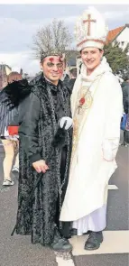  ?? FOTO: RUK ?? Teufel und Bischof in Hilfarth.