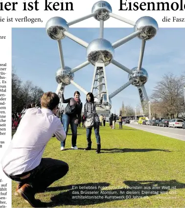  ?? DPA-BILD: LECOCQ ?? Ein beliebtes Fotomotiv für Touristen aus aller Welt ist das Brüsseler Atomium. An diesem Dienstag wird das architekto­nische Kunstwerk 60 Jahre alt.