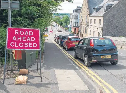  ?? Picture: Angus Findlay. ?? Last weekend’s mystery road closure at old Perth bridge.