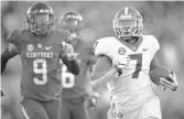  ?? BRYAN WOOLSTON/AP ?? Georgia running back D’Andre Swift (7) runs for a touchdown during the Bulldogs’ win at Kentucky Saturday.