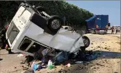  ?? (Photo AFP) ?? Après un premier accident de ce type samedi, c’est une camionnett­e qui a été projetée par un camion hier (ci-dessus).