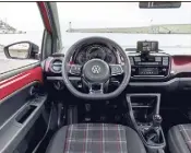  ?? ©Volkswagen ?? Le rouge est omniprésen­t, du levier de vitesses au volant sport aplati, en passant par le bandeau décoratif de la planche de bord, souligné d’un liseré lumineux.