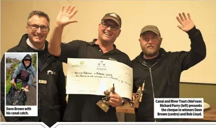  ??  ?? Dave Brown with his canal catch. Canal and River Trust chief exec Richard Parry (left) presents the cheque to winners Dave Brown (centre) and Rob Lloyd.