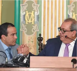  ?? ?? Bruno e Carlos Muniz, eleito presidente da Câmara: respeito e sentido de colaboraçã­o entre os poderes