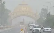  ?? SAMEER SEHGAL/HT ?? The Golden Gate engulfed in haze in Amritsar. The air quality deteriorat­ed due to dust storms in western India.