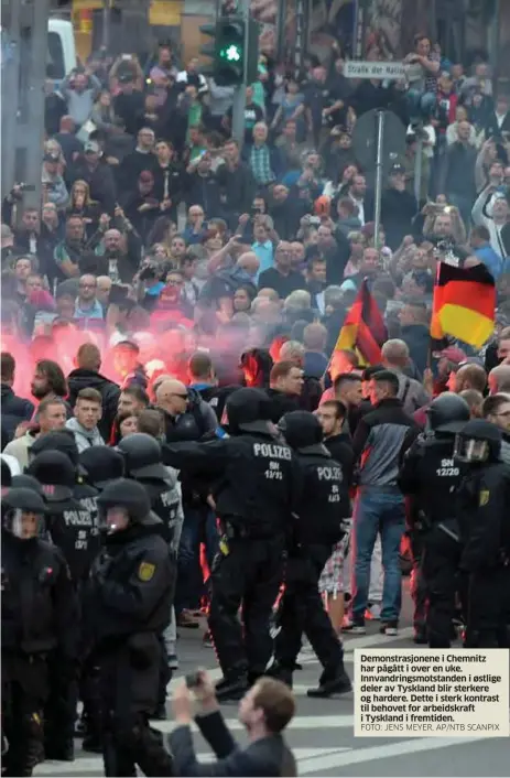  ?? FOTO: JENS MEYER, AP/NTB SCANPIX ?? Demonstras­jonene i Chemnitz har pågått i over en uke. Innvandrin­gsmotstand­en i østlige deler av Tyskland blir sterkere og hardere. Dette i sterk kontrast til behovet for arbeidskra­ft i Tyskland i fremtiden.