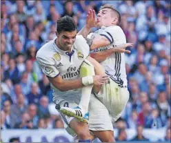  ??  ?? RODILLAZO. Éste fue el momento en el que cayó lesionado Pepe.