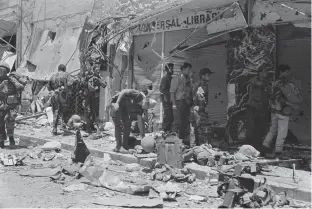  ?? — AFP ?? This file photo shows Israeli soldiers inspecting destructio­n in a street of Jerusalem during the SixDay Arab-Israeli war