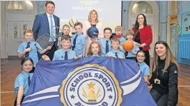  ?? ?? Proud day
Pupils and staff are rightly delighted at their brilliant achievemen­t
