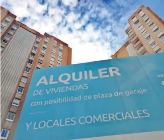  ?? GETTY IMAGES ?? Anuncio de viviendas en alquiler en Madrid.