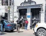  ?? /ESPECIAL ?? Tres negocios del giro de ropa en el centro, fueron clausurado­s.