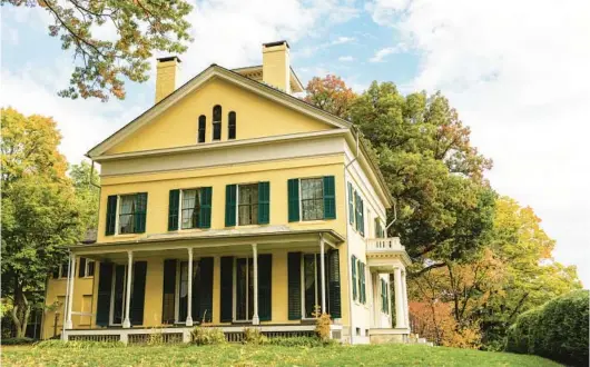  ?? JILLIAN FREYER/THE NEW YORK TIMES PHOTOS ?? The Emily Dickinson Museum in Amherst, Massachuse­tts, has been recently restored.