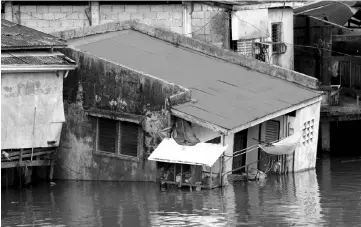  ??  ?? A house is partially damaged after an earthquake struck Surigao City. — AFP photo