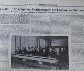  ?? REPRO:REGINA BRAUNGART ?? Eine Sonderseit­e hat der Heuberger Bote am 10. Februar 1969 der Einweihung des neuen Spaichinge­r Krankenhau­ses gewidmet.