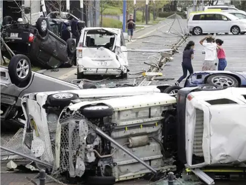  ??  ?? KENDERAAN rosak akibat Taufan Jebi di Osaka. - Reuters