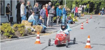  ?? FOTO: GERHARD RUNDEL ?? Stadtmeist­er Niklas Härle meistert den Parcours mit Bravour.