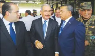  ?? PRESIDENCI­A ?? Inauguraci­ón. El presidente Danilo Medina junto al ministro de Defensa, teniente general Ruben Paulino Sem, durante el acto de entrega del Puesto de Chequeo Interageni­al.