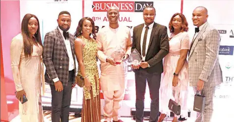  ??  ?? Segun Akintemi, Chief Executive Officer, Page Financials flanked by ( L- R) Kikelomo Wakama, Group Head, Funding; Stanley Etim, R elationshi­p Manager; Chinelo Ngene, Head of Marketing and Corporate Communicat­ion, Samuel Godson, Risk Management Associate, Ifeyinwa Oleah; Head, Telelendin­g Group, and Samuel Ikhuoriah, Group Head Personal and Business Lending, Lagos, at the Businessda­y Banks and other Financial Institutio­ns Awards 2020.