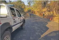  ??  ?? Escena. El asesinato ocurrió en la calle que conduce a la playa El Esterón.