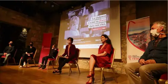  ??  ?? Autour de Céline Cottalorda, déléguée interminis­térielle pour les droits des femmes, l’équipe du film est venue présenter ce pilier de la campagne monégasque de lutte contre les violences faites aux femmes. (Photo Cyril Dodergny)