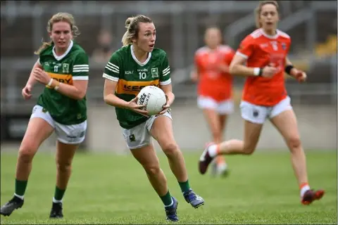  ?? ?? Niamh Carmody of Kerry in action against Armagh in the 2022 All-Ireland SFC quarter-final at O’Connor Park in Tullamore.
