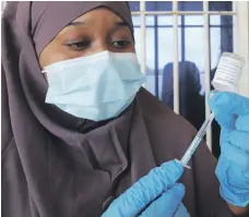  ?? Reuters ?? A Somali healthcare worker prepares to administer a Covid-19 vaccine dose in the capital Mogadishu