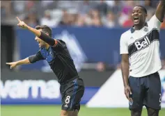  ?? Darryl Dyck / Associated Press ?? Earthquake­s forward Chris Wondolowsk­i (8) celebrates after scoring in the first half against the Vancouver Whitecaps.