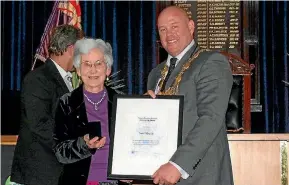  ?? SUPPLIED ?? Isobel Mayman receives an award from Timaru mayor Damon Odey at the Timaru District Council community awards function in 2014.