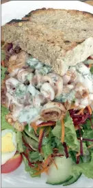  ??  ?? HEALTH FIX: Cajun calamari salad with yoghurt dressing.