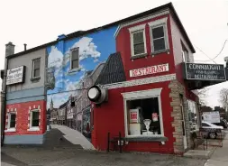  ?? BARRY GRAY THE HAMILTON SPECTATOR ?? It was the final day Thursday at Connaught Fish & Chips, at Main and Gage, after serving the Hamilton community for the past 90 years.