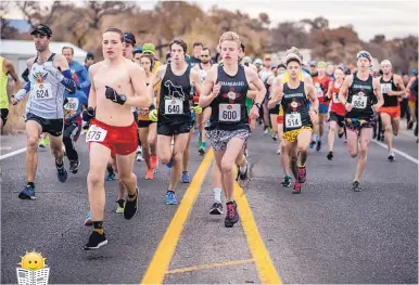  ?? ROBERTO E. ROSALES/JOURNAL ?? The Turkey Trot 5K race took place Thanksgivi­ng morning with about 870 participan­ts taking part in the event which started near Tingley Beach and Kit Carson Park.