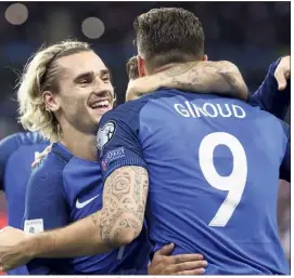  ??  ?? Griezmann et Giroud mèneront l’attaque des Bleus ce soir.