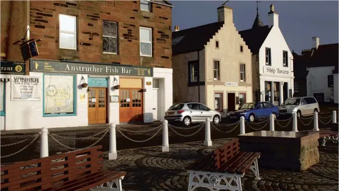  ??  ?? The Anstruther Fish Bar, main; inside The Tailend on Leith Walk, below