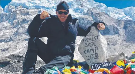  ??  ?? Gold Coast radio broadcaste­r Luke Bradnam on his way to Everest Base Camp, a feat he managed in about 48 hours.