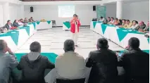  ??  ?? LOS RECTORES PARTICIPAR­ON de una jornada de capacitaci­ón en manejo de finanzas y actualizac­ión académica, entre otros temas.