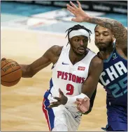  ?? JACOB KUPFERMAN — THE ASSOCIATED PRESS ?? Detroit Pistons’ Jerami Grant, left, drives to the basket while guarded by Charlotte Hornets’ P.J. Washington Thursday. Detroit lost the game, 105-102. See theoakland­press.com/sports for complete coverage.