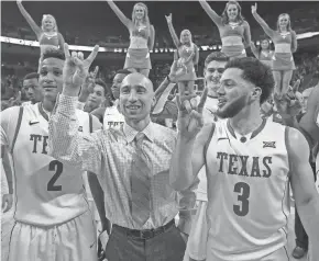  ?? BARRERA/AUSTIN AMERICAN-STATESMAN RALPH ?? Shaka Smart coached Javan Felix, right, for one season at Texas.