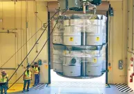  ?? NESTOR TRUJILLO/ASSOCIATED PRESS FILE PHOTO ?? Barrels of radioactiv­e waste are loaded for transport to the Waste Isolation Pilot Plant at the Radioactiv­e Assay Nondestruc­tive Testing facility in Los Alamos.