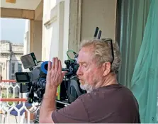  ??  ?? 2-Yolculuk filmi ile Ridley Scott, 15 yıl ara verdiği reklam filmlerine geri döndü.
After a hiatus of 15 years, Ridley Scott returned to directing commercial­s with The
Journey.