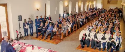  ??  ?? Anno accademico. L’inaugurazi­one dell’anno 20172018, celebrata nella Sala Maria Cristina del Complesso monumental­e di Santa Chiara, a Napoli