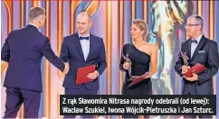  ?? ?? Z rąk Sławomira Nitrasa nagrody odebrali (od lewej): Wacław Szukiel, Iwona Wójcik-pietruszka i Jan Szturc.