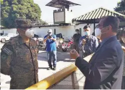  ??  ?? Pronunciam­iento. La iniciativa anunció que continuará manifestán­dose los lunes frente a las instalacio­nes militares.