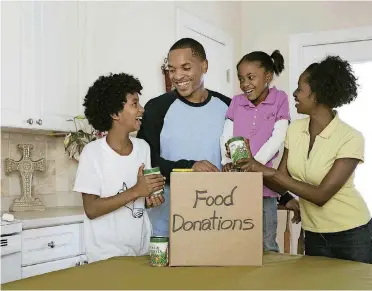  ?? [THINKSTOCK PHOTO] ?? Families can work together to volunteer and help make a difference in the lives of those affected by child poverty.